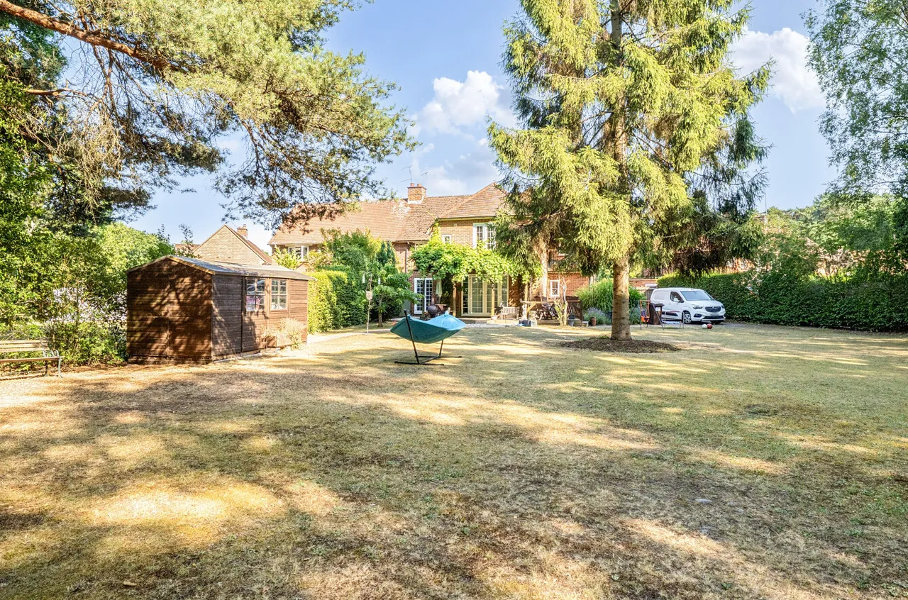 Grove Close, Wokingham, Berkshire, RG40 3NA, photo 2