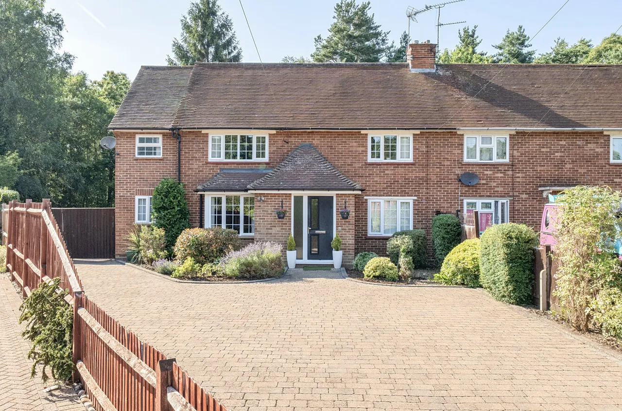 4 bed house for sale — Grove Close, Wokingham, Berkshire, RG40 3NA