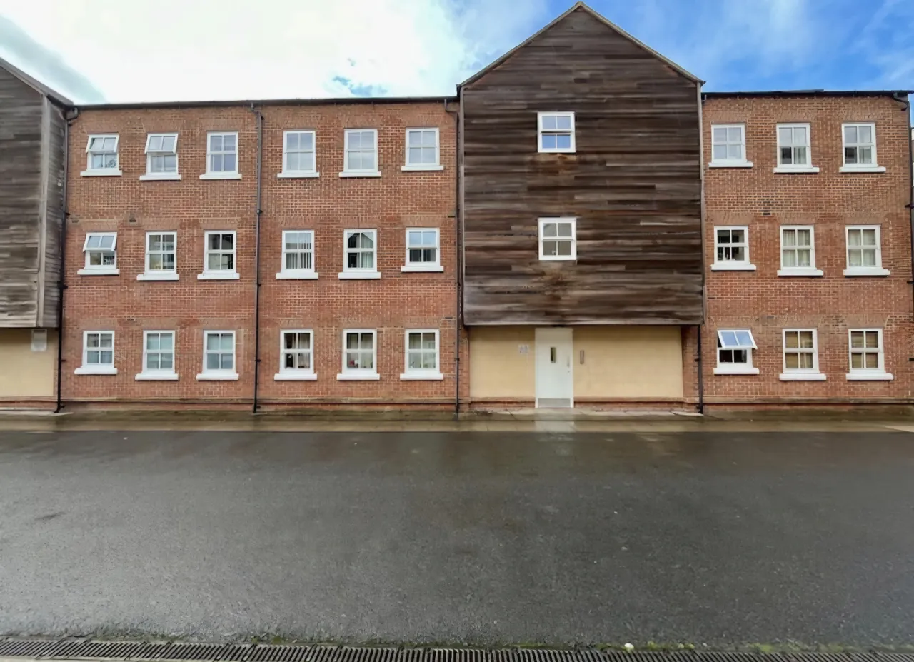 2 bed flat to rent, Pine Street, Aylesbury, HP19