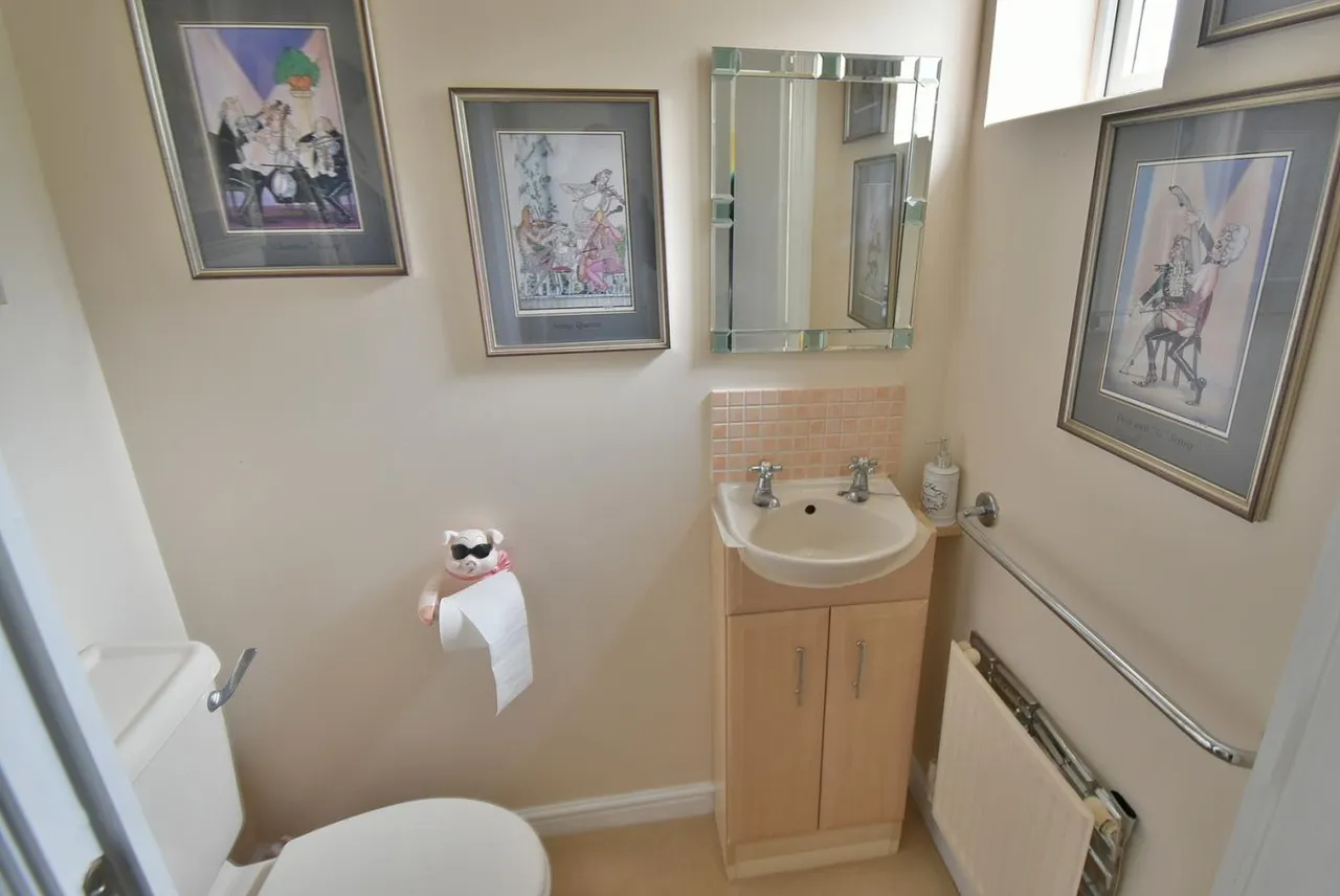 Egdon Close, BH22, photo 14