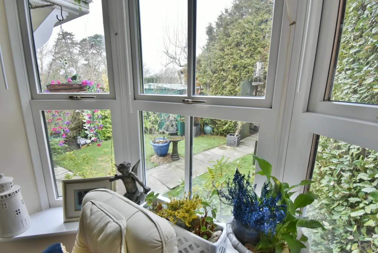 Egdon Close, BH22, photo 6