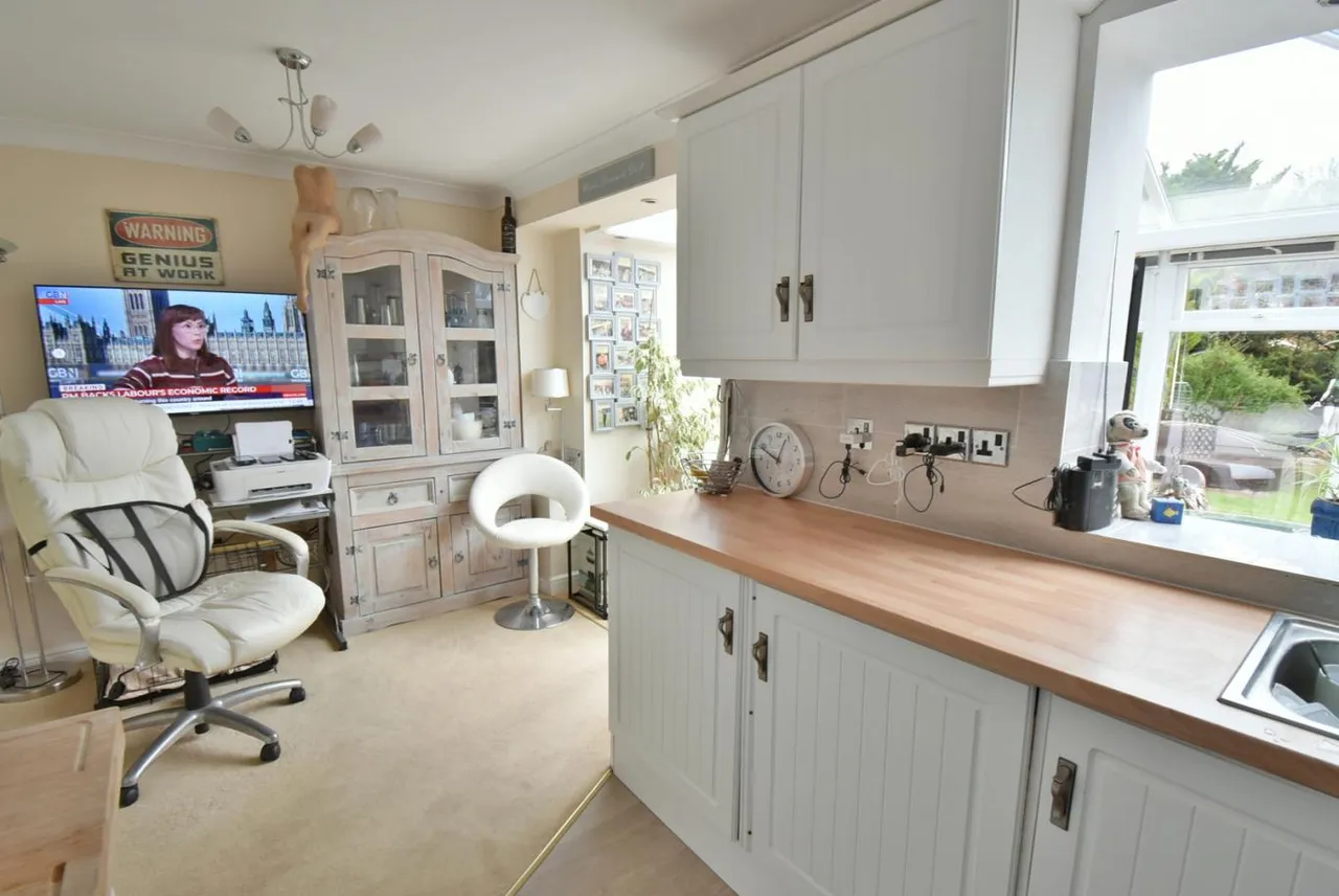 Egdon Close, BH22, photo 4