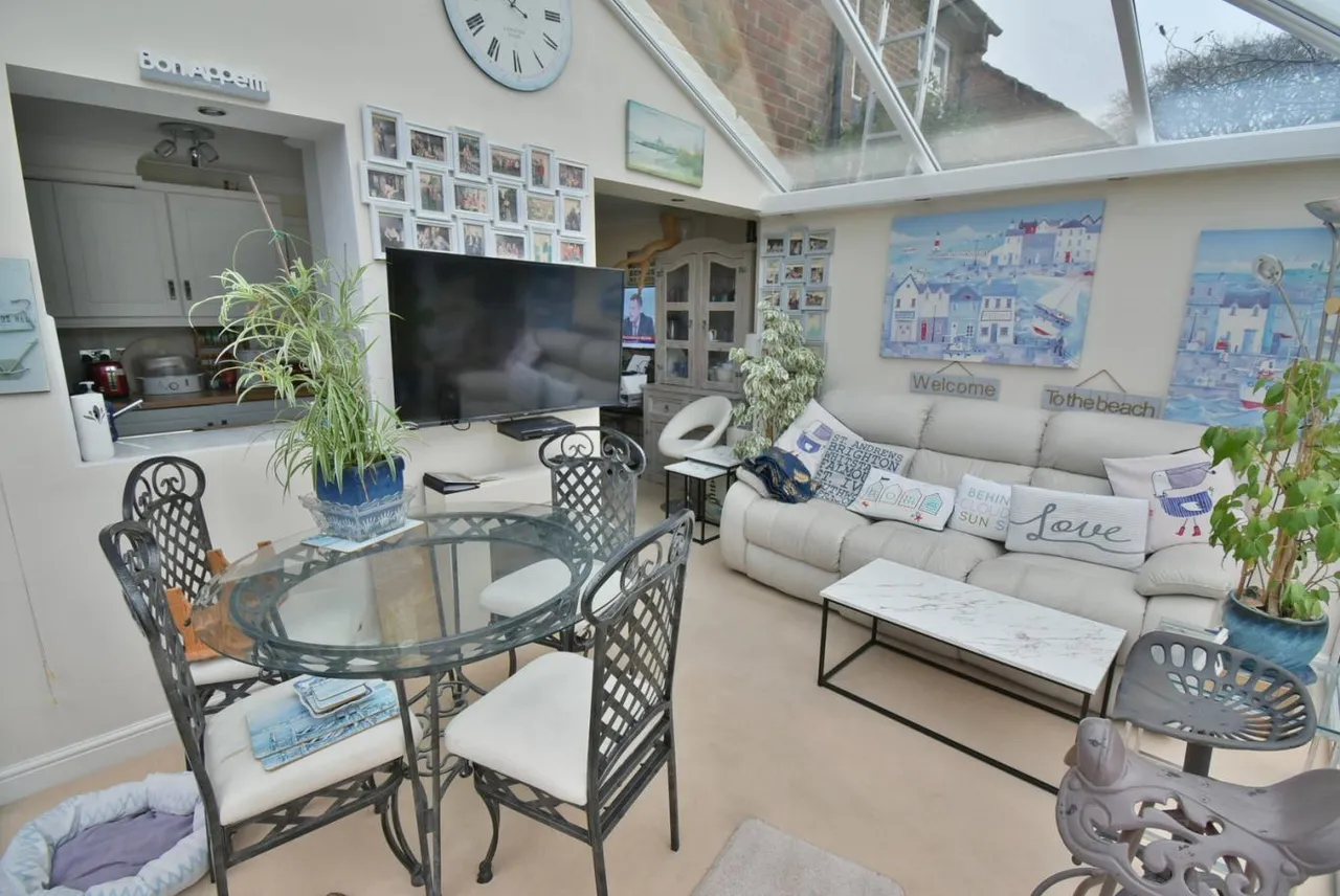 Egdon Close, BH22, photo 8