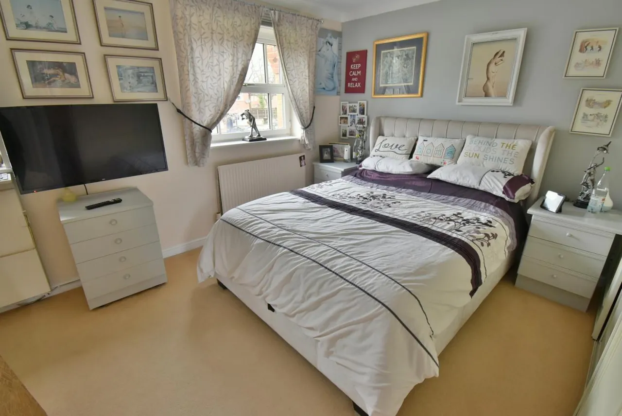 Egdon Close, BH22, photo 15