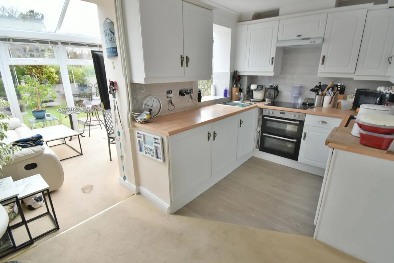 Egdon Close, BH22, photo 3