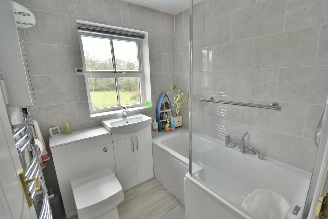 Egdon Close, BH22, photo 12