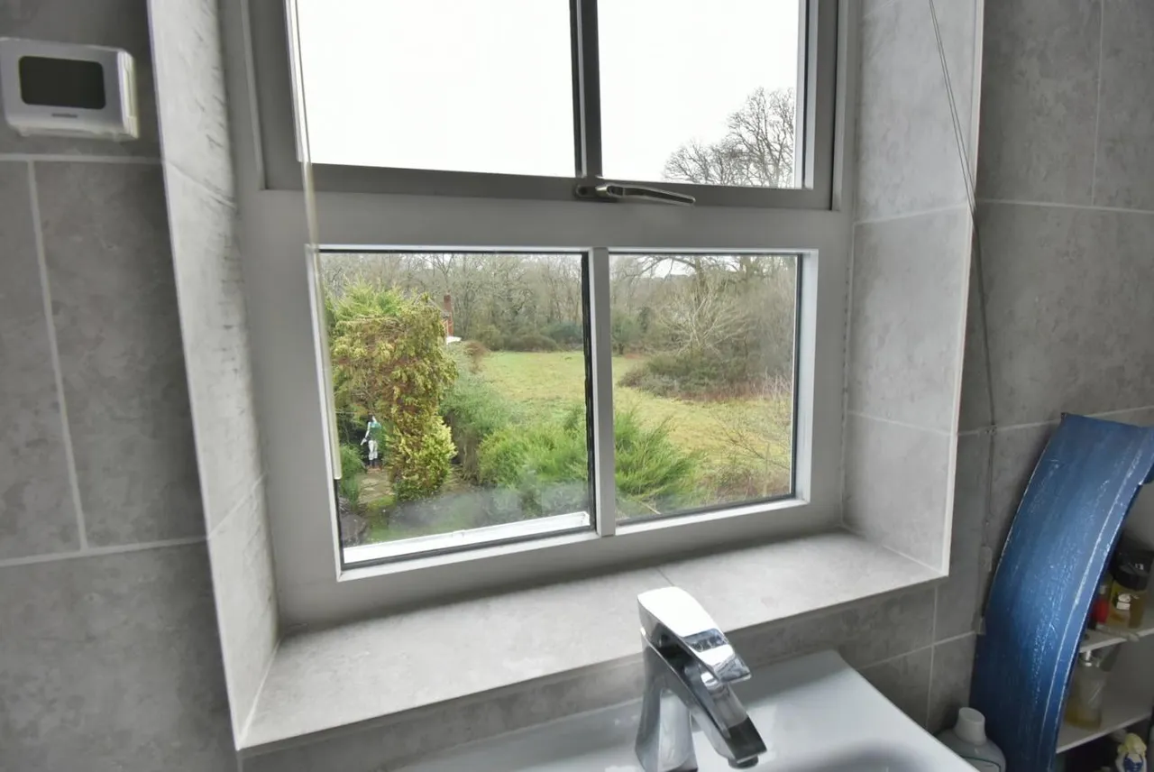 Egdon Close, BH22, photo 13