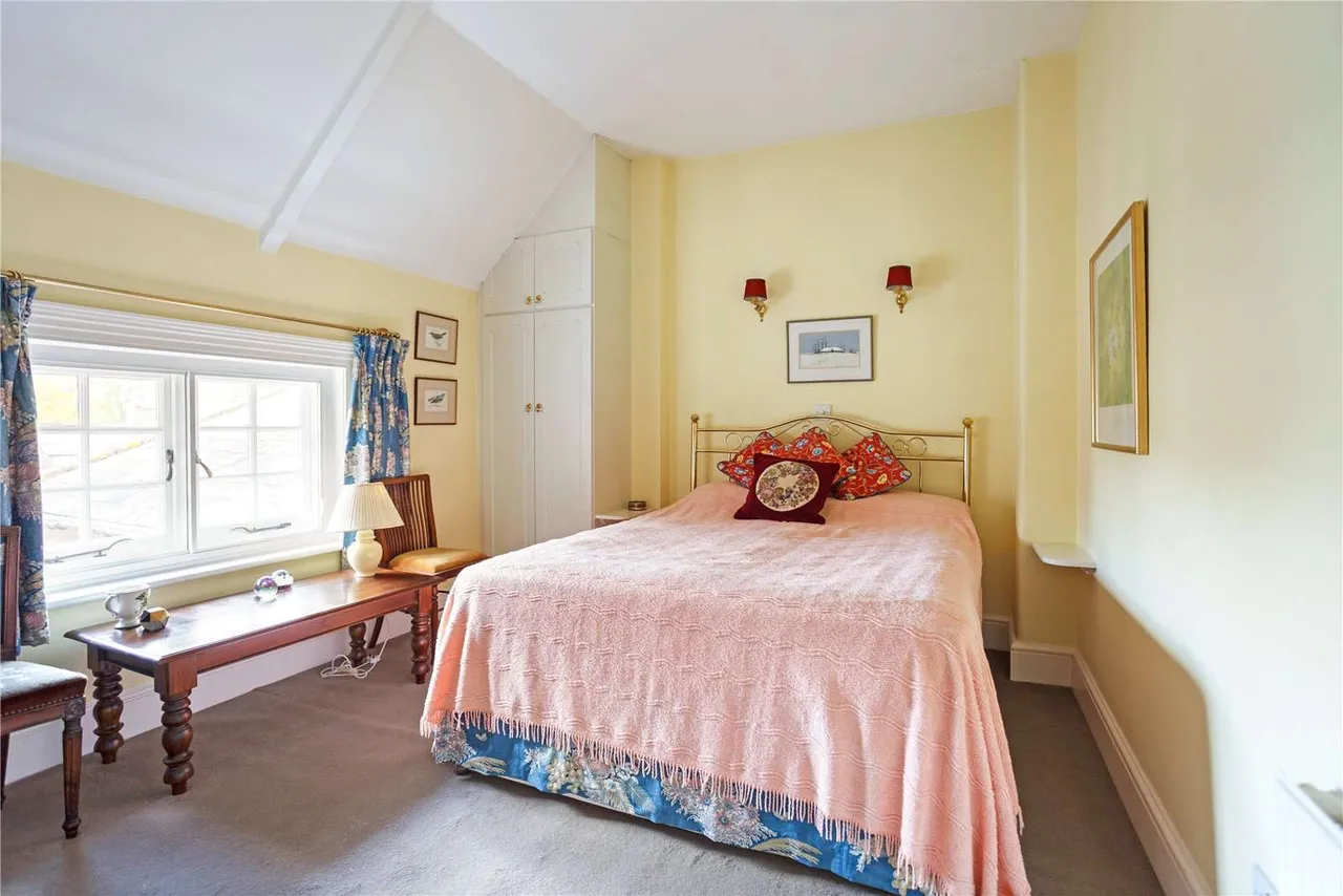 Swan House, Saddlers Row, Petworth, West Sussex, GU28 0AN, photo 9