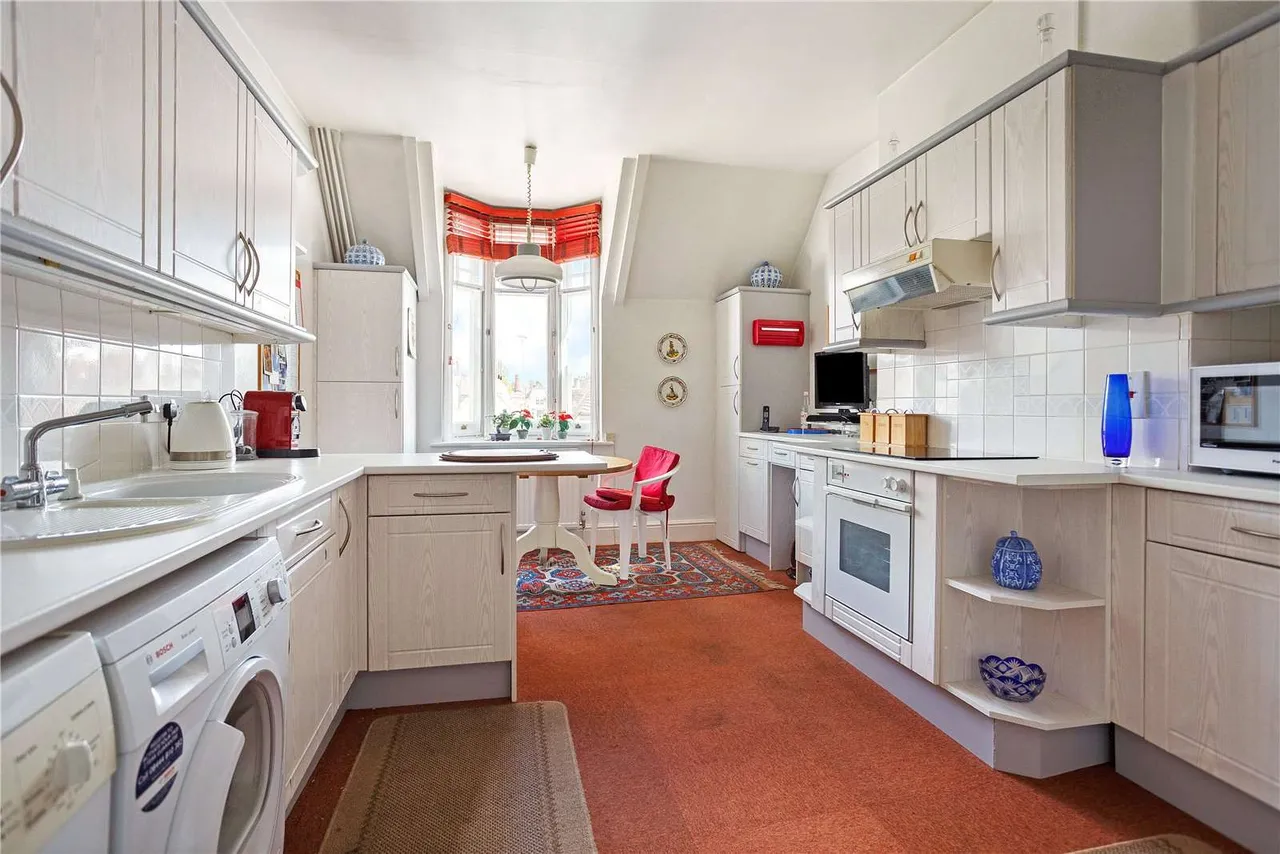 Swan House, Saddlers Row, Petworth, West Sussex, GU28 0AN, photo 5
