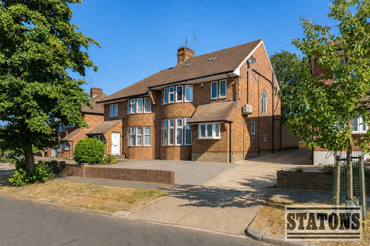 4 bed house for sale — Michleham Down, Woodside Park, London, N12 7JN