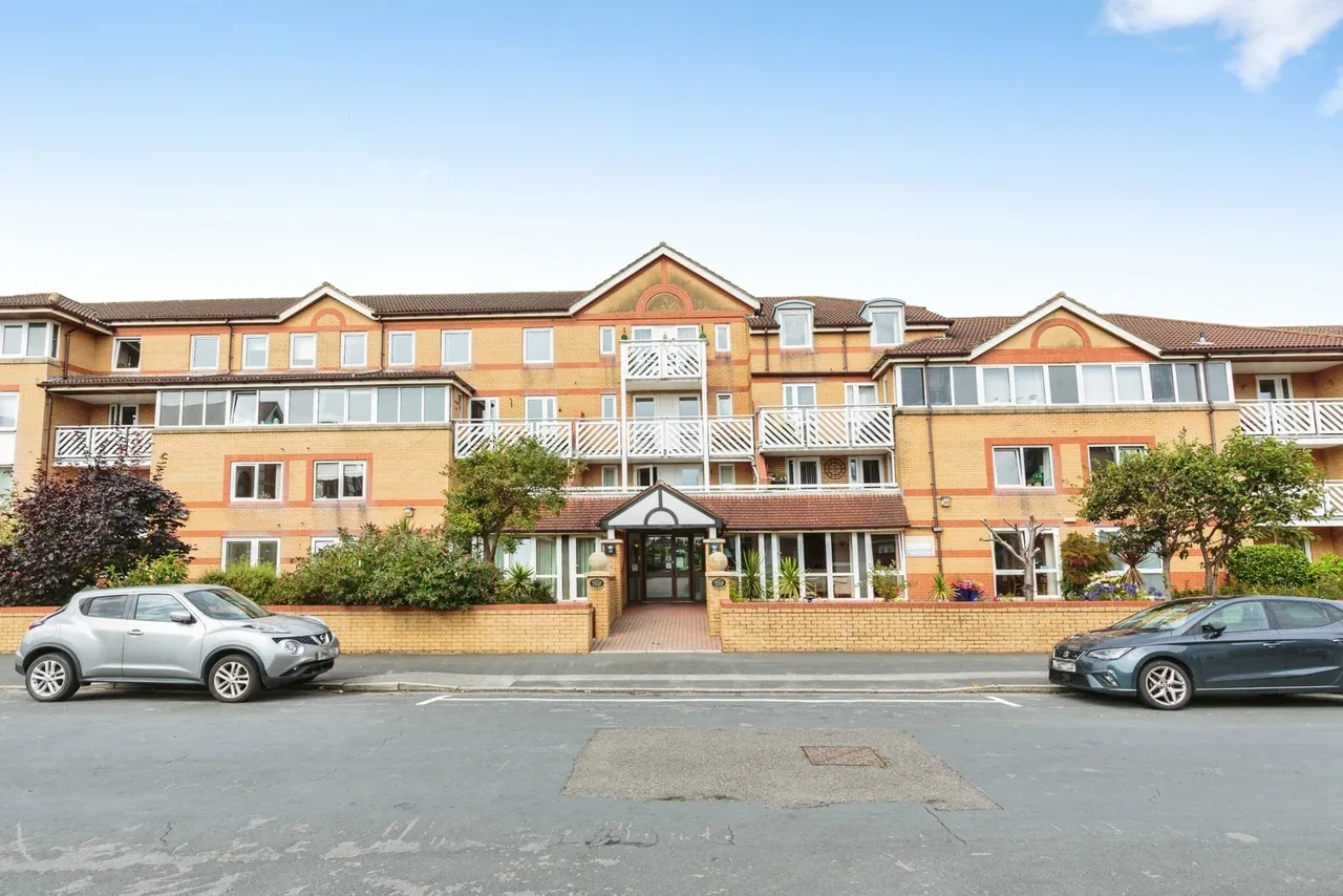 1 bed flat for sale, Poplar Court, Lytham St. Annes, FY8