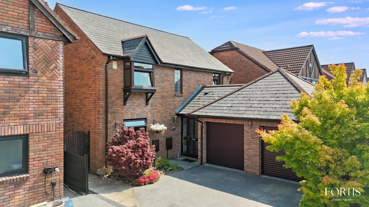 4 bed house for sale — Llantrisant Rise, Cardiff, CF5
