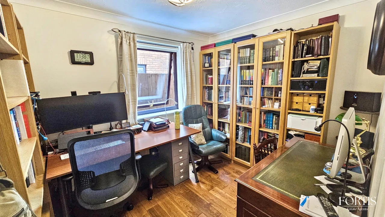 Llantrisant Rise, Cardiff, CF5, photo 6