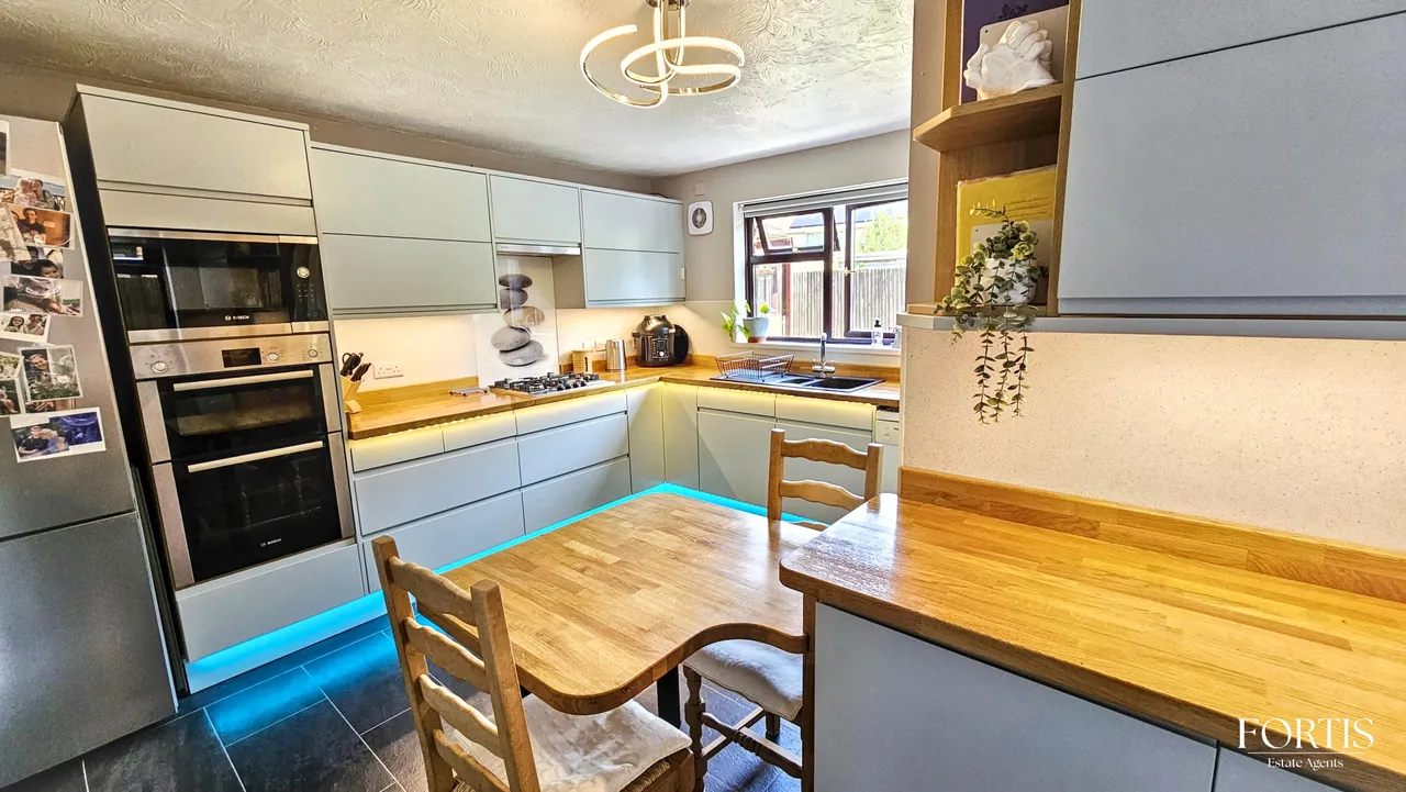 Llantrisant Rise, Cardiff, CF5, photo 10