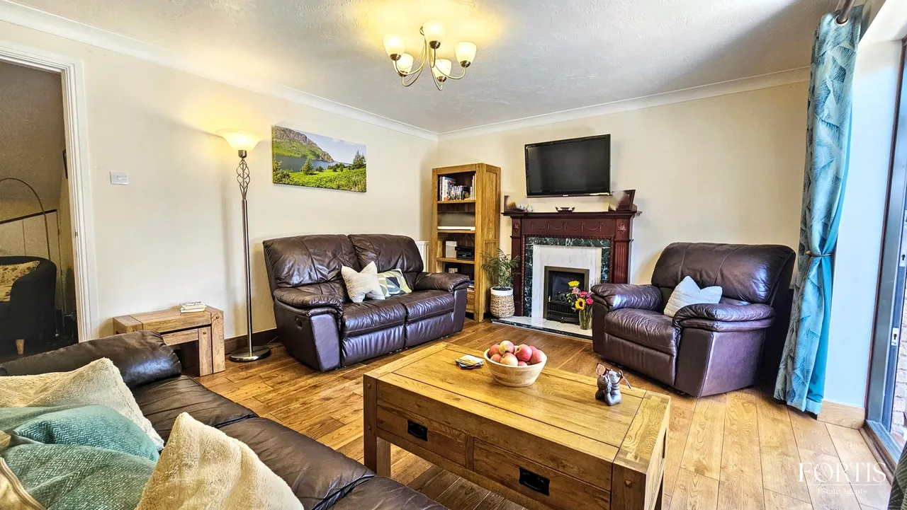 Llantrisant Rise, Cardiff, CF5, photo 4