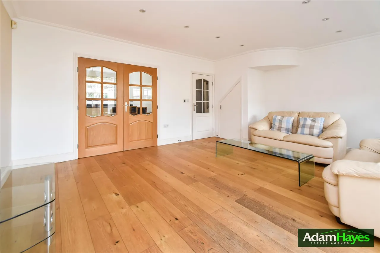 Anastasia Mews, Woodside Park, N12, photo 6
