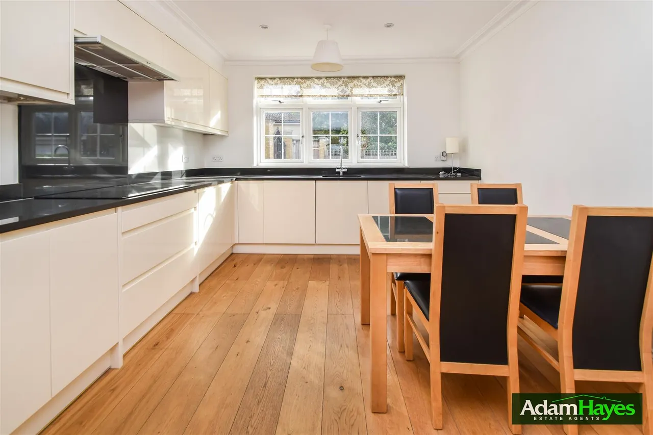 Anastasia Mews, Woodside Park, N12, photo 7
