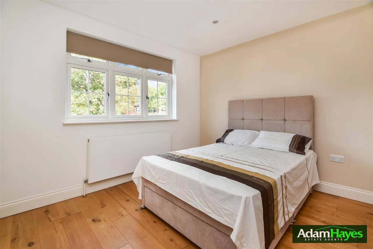 Anastasia Mews, Woodside Park, N12, photo 10