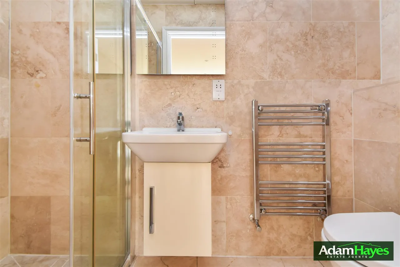 Anastasia Mews, Woodside Park, N12, photo 13