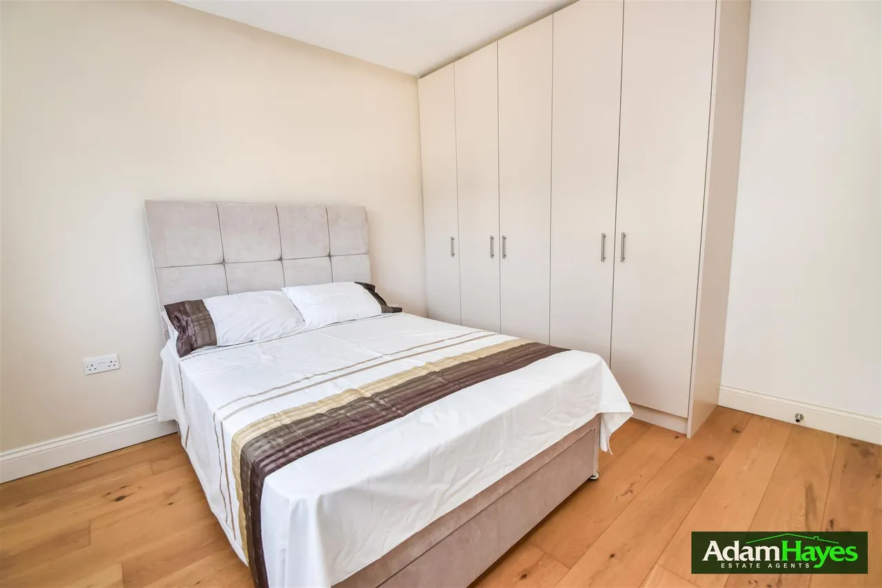 Anastasia Mews, Woodside Park, N12, photo 11