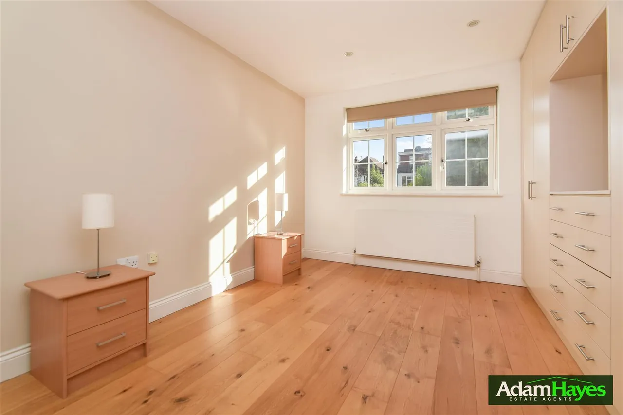 Anastasia Mews, Woodside Park, N12, photo 8