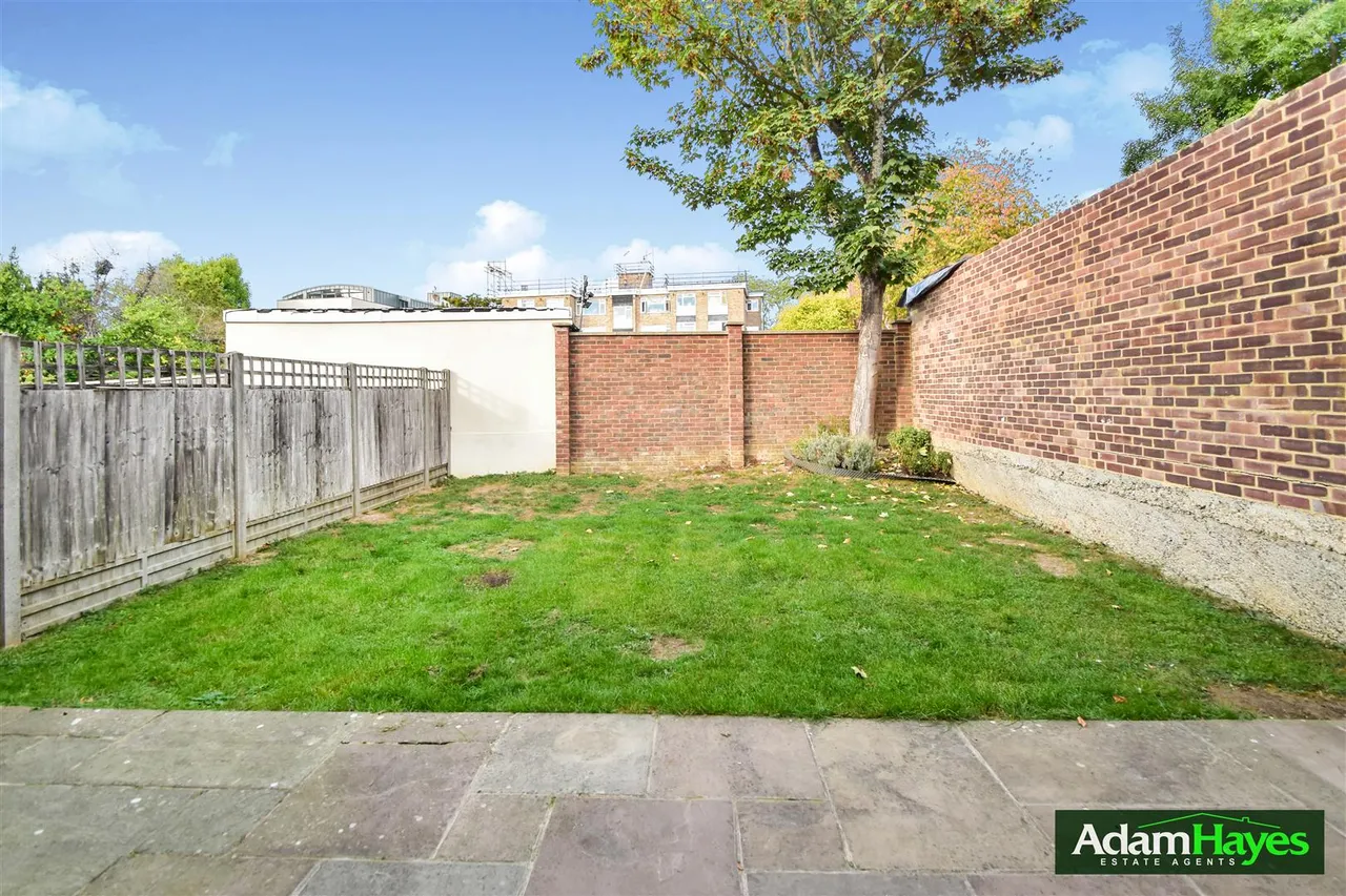 Anastasia Mews, Woodside Park, N12, photo 16
