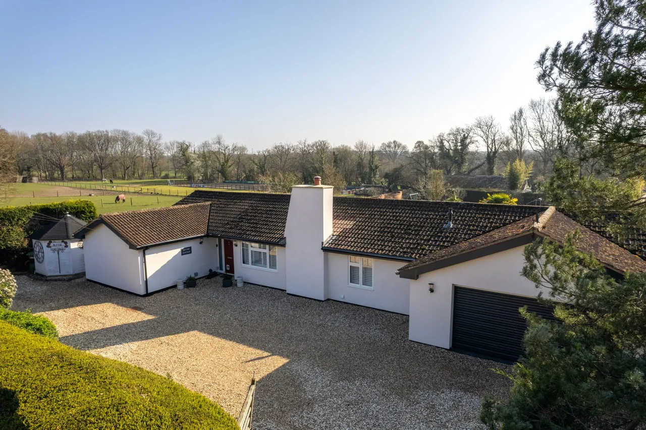 4 bed house for sale — Blythe Cottage Fleet Lane, Finchampstead, Wokingham, RG40 4RP