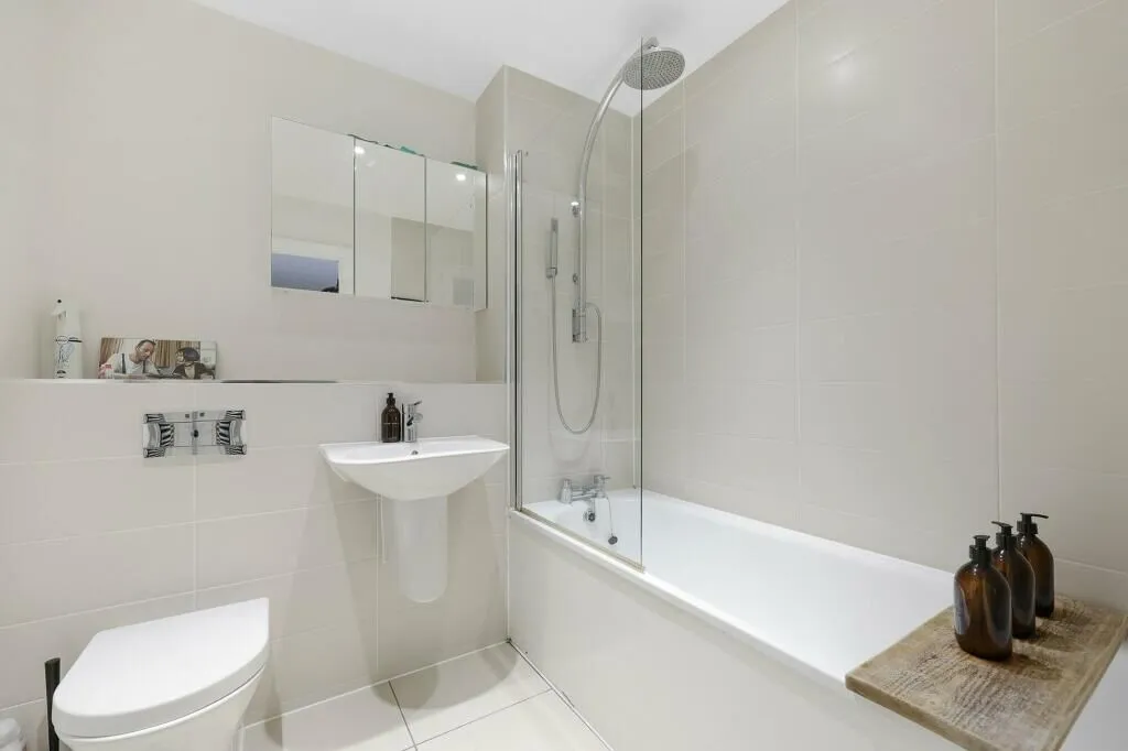 G04 Bootmakers Court, 132 Ben Jonson Road, London, photo 6