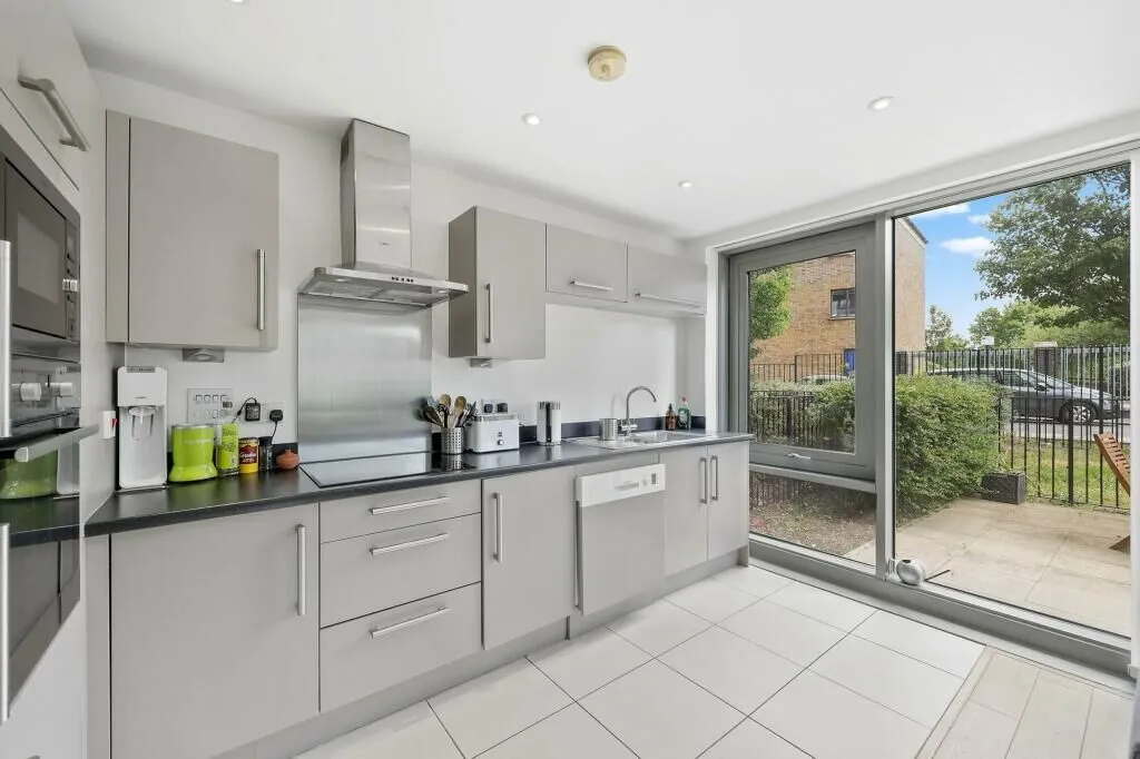G04 Bootmakers Court, 132 Ben Jonson Road, London, photo 9