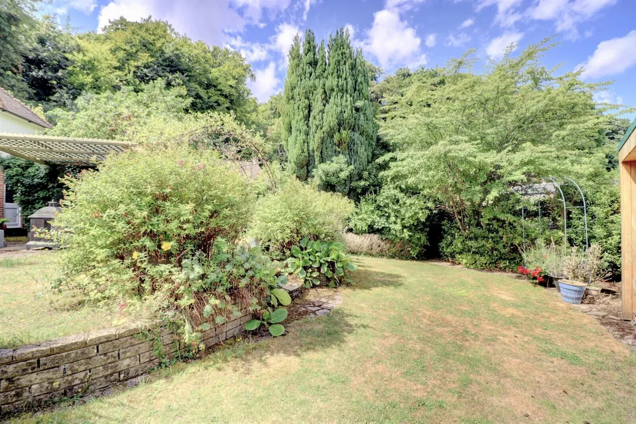 Amersham Road, Hazlemere, HP15, photo 21