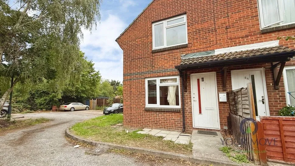 1 bed house to rent — Rollesby Way, London, SE28