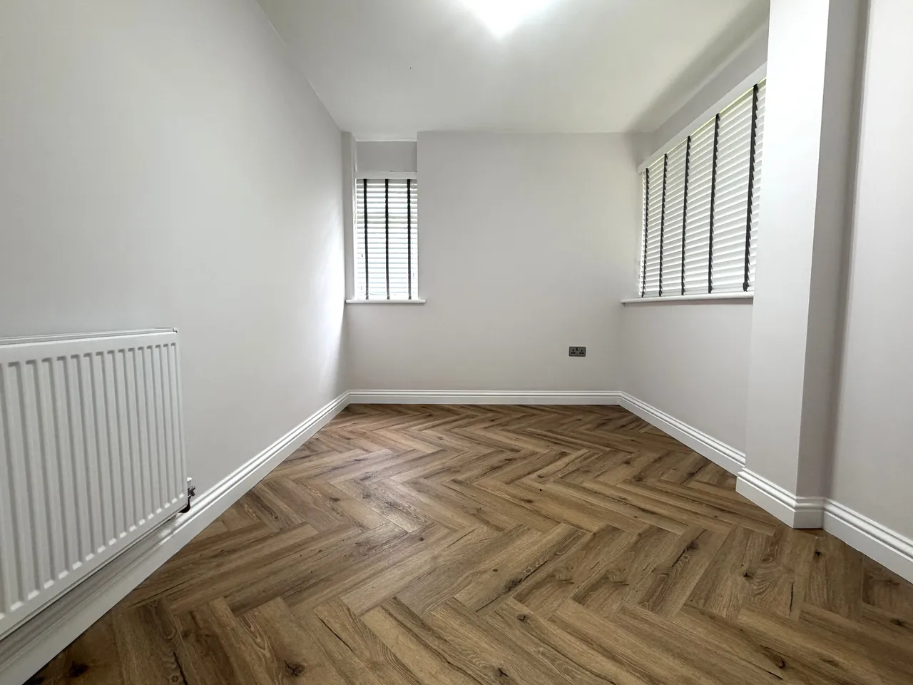Dean Moor Road, Stockport, SK7, photo 8