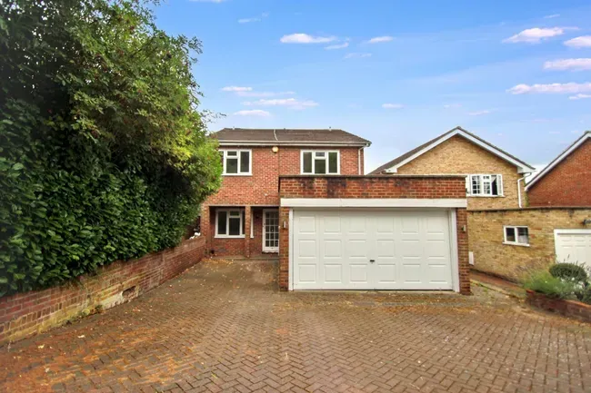 4 bed house for sale — Lyndhurst Rise, Chigwell, IG7