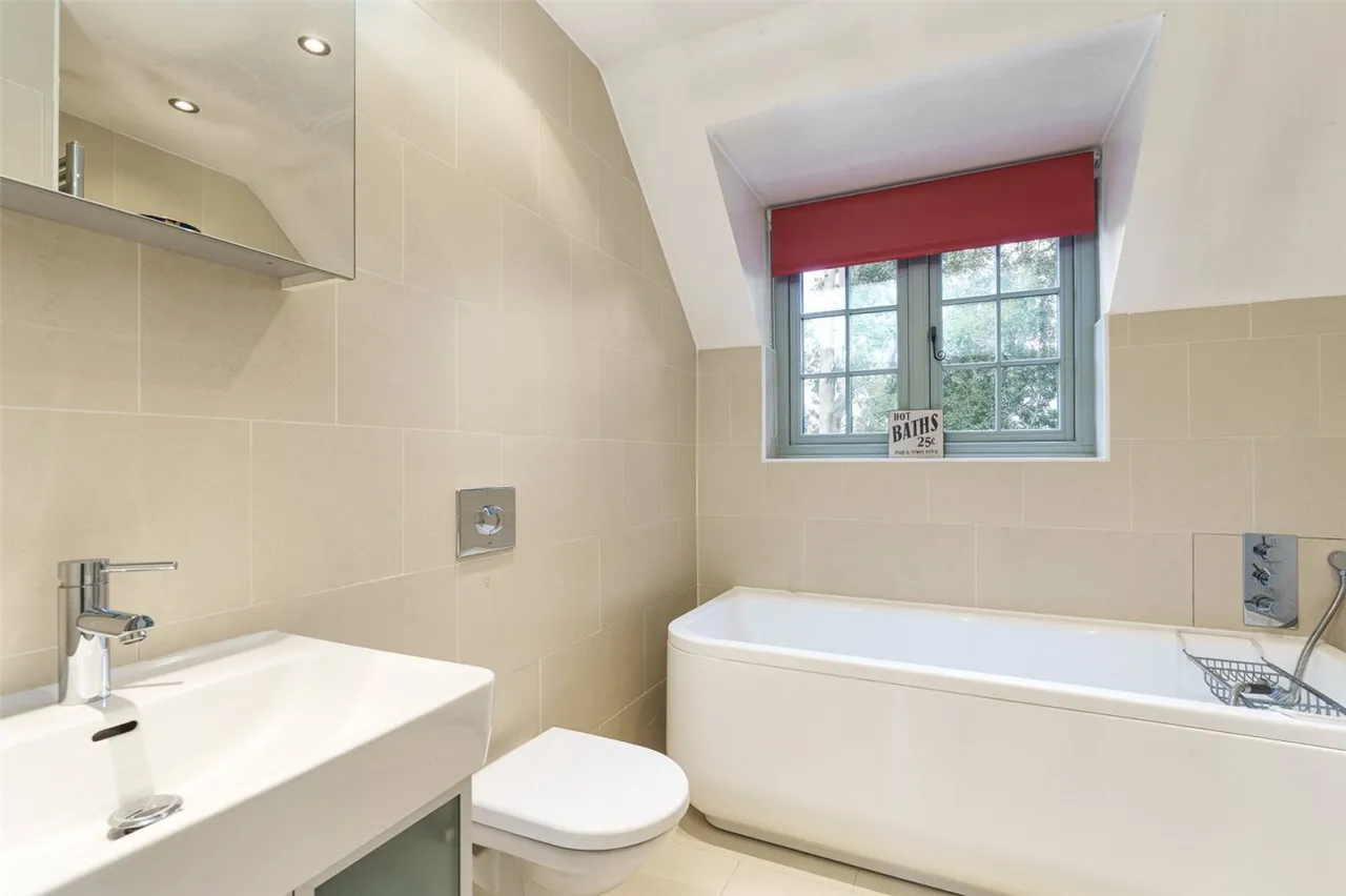 Angmering, BN16, photo 26