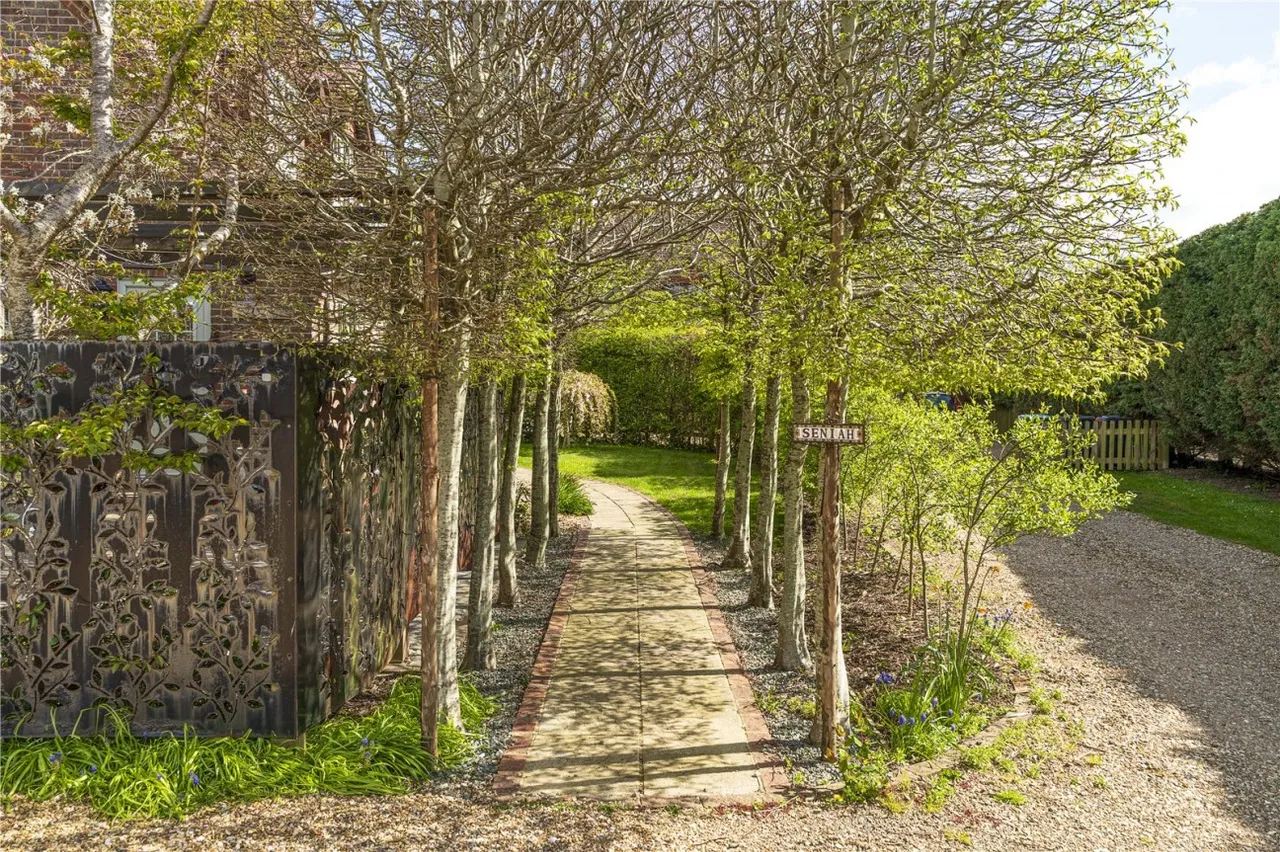 Angmering, BN16, photo 40