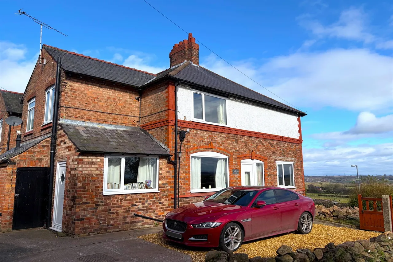 2 bed house to rent, Kingsley Road, Frodsham
