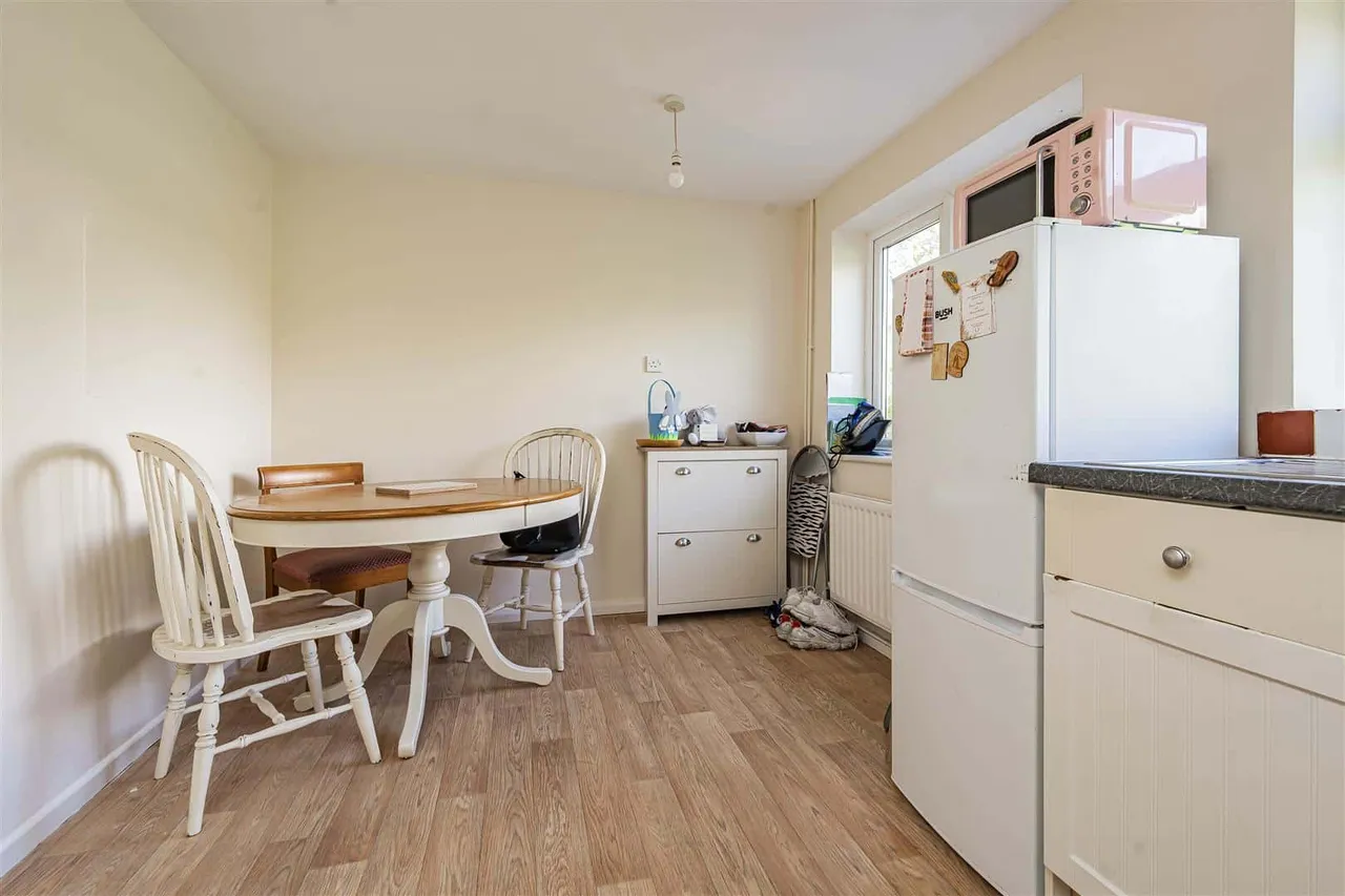 Wolf Lane, Windsor, Berkshire, SL4 4HR, photo 4