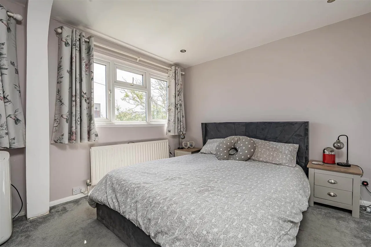 Wolf Lane, Windsor, Berkshire, SL4 4HR, photo 5