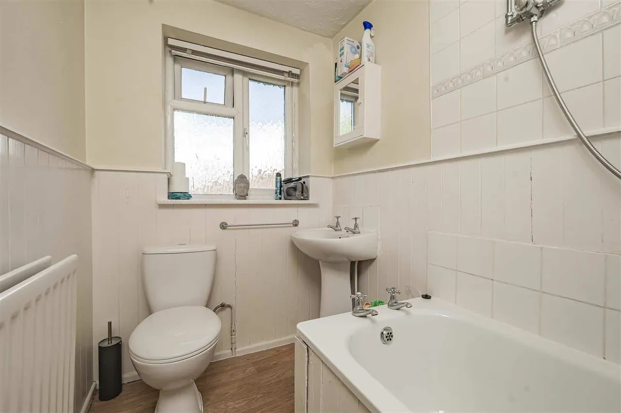 Wolf Lane, Windsor, Berkshire, SL4 4HR, photo 7