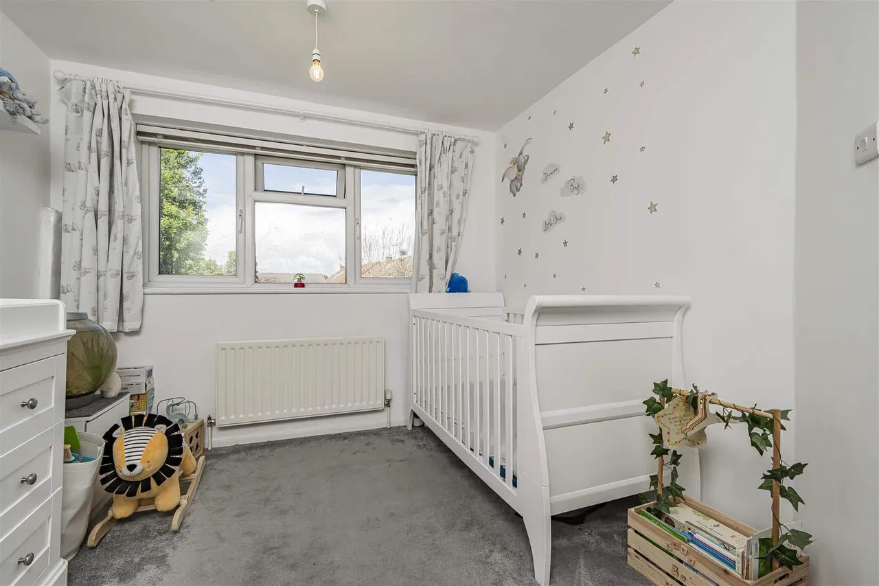 Wolf Lane, Windsor, Berkshire, SL4 4HR, photo 6