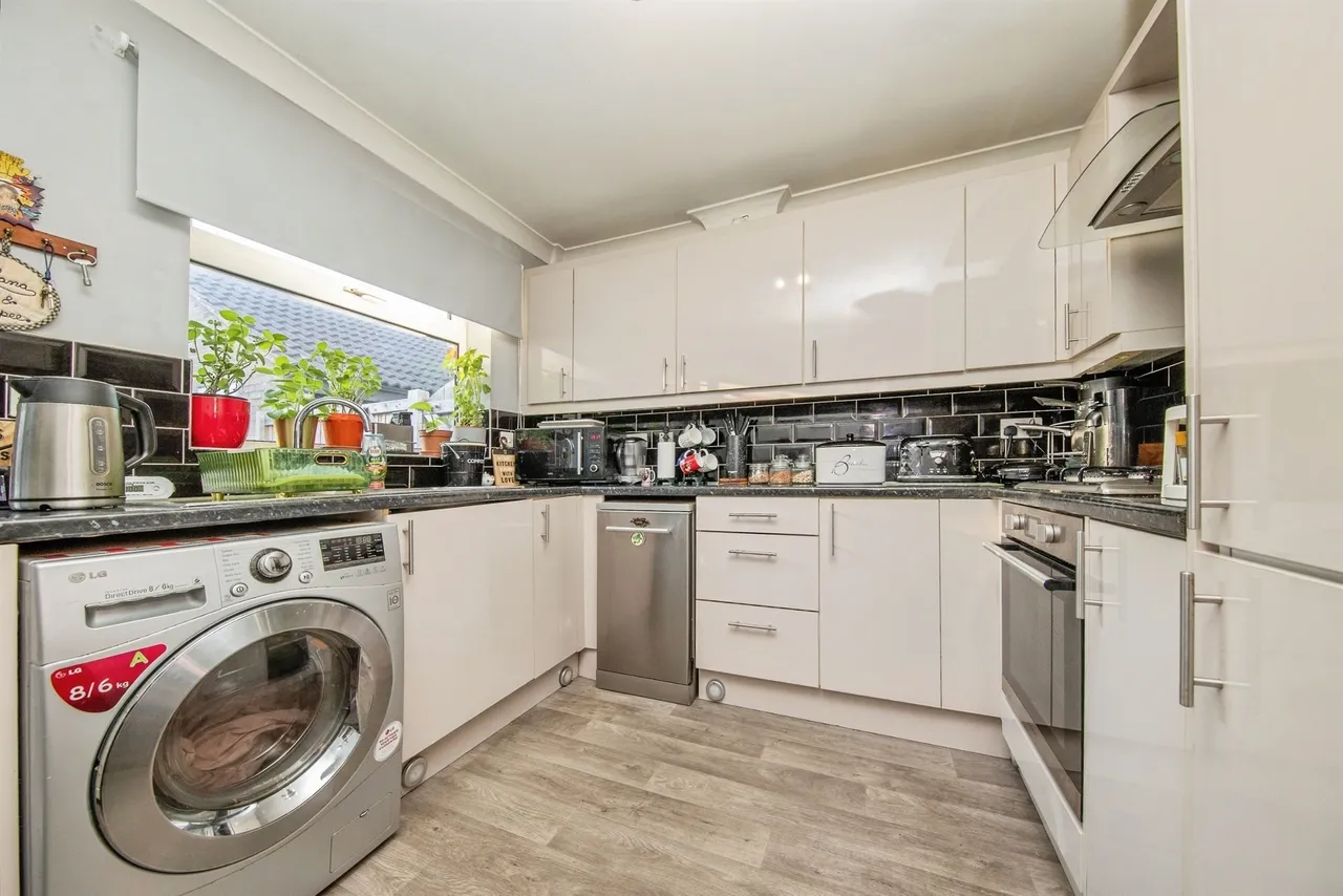 Holmwood Close, Clacton-On-Sea, CO16, photo 5