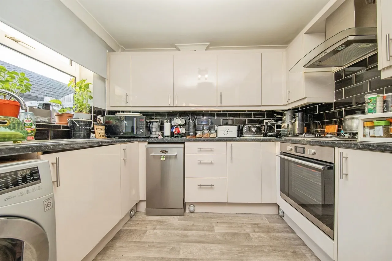 Holmwood Close, Clacton-On-Sea, CO16, photo 4