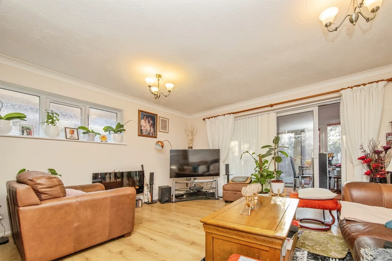 Holmwood Close, Clacton-On-Sea, CO16, photo 2