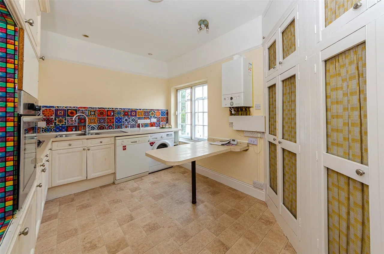 Whitehall Road, Rhos on Sea, photo 5