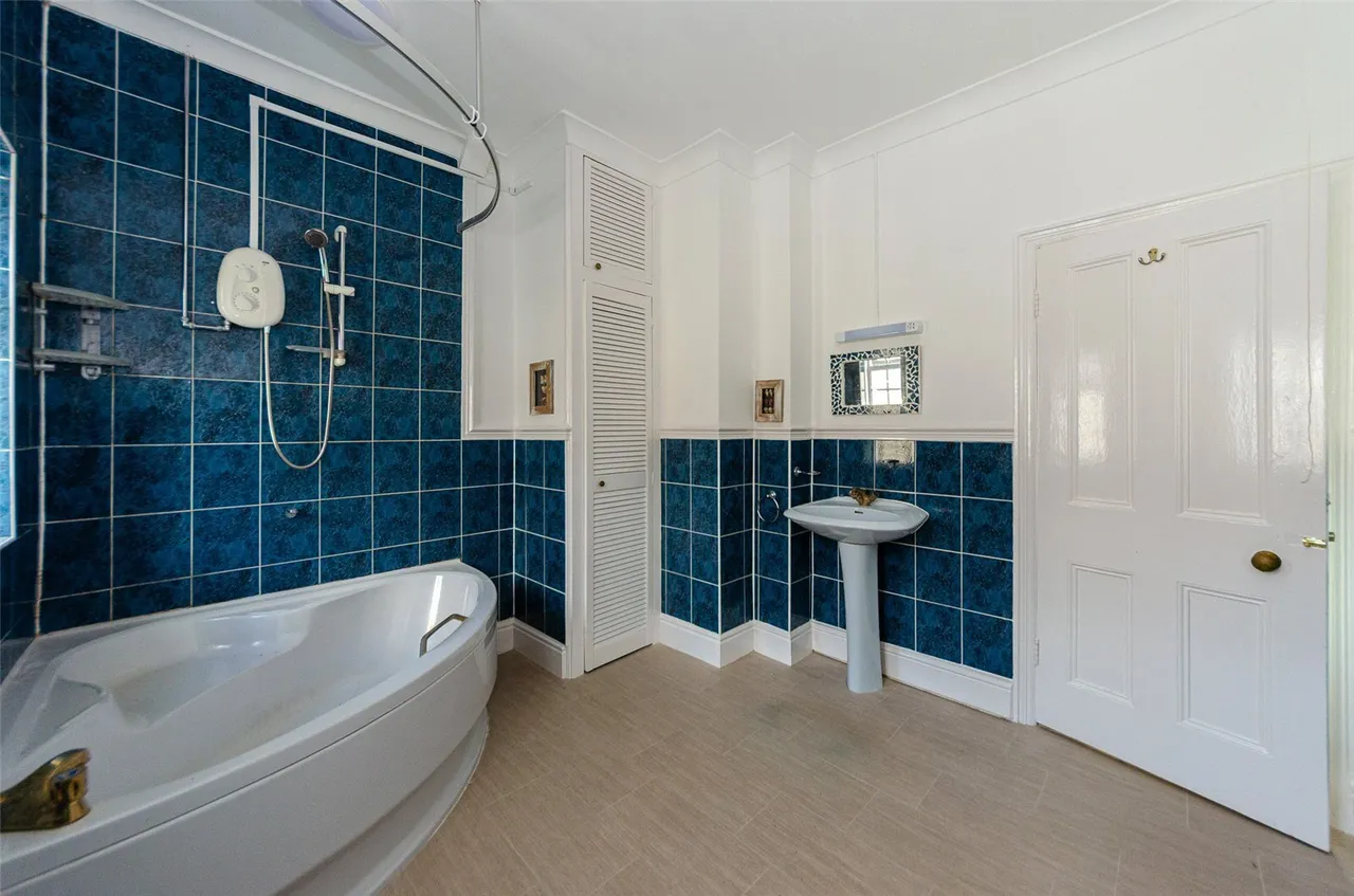 Whitehall Road, Rhos on Sea, photo 14