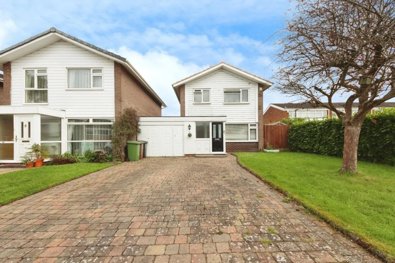 3 bed house to rent — Eastfield Drive, Solihull B92 9ND