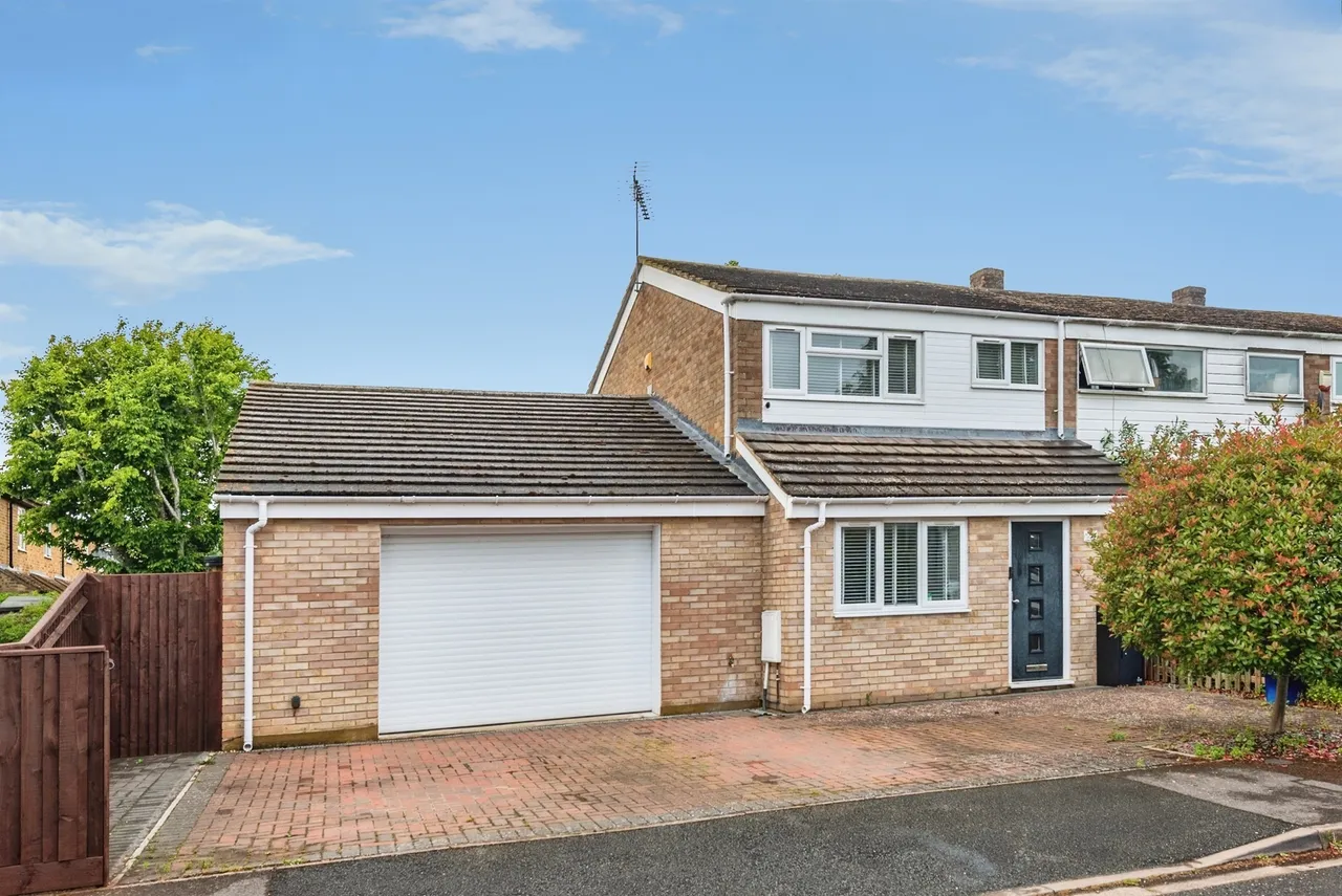 3 bed house for sale — Caldecott Close, ABINGDON