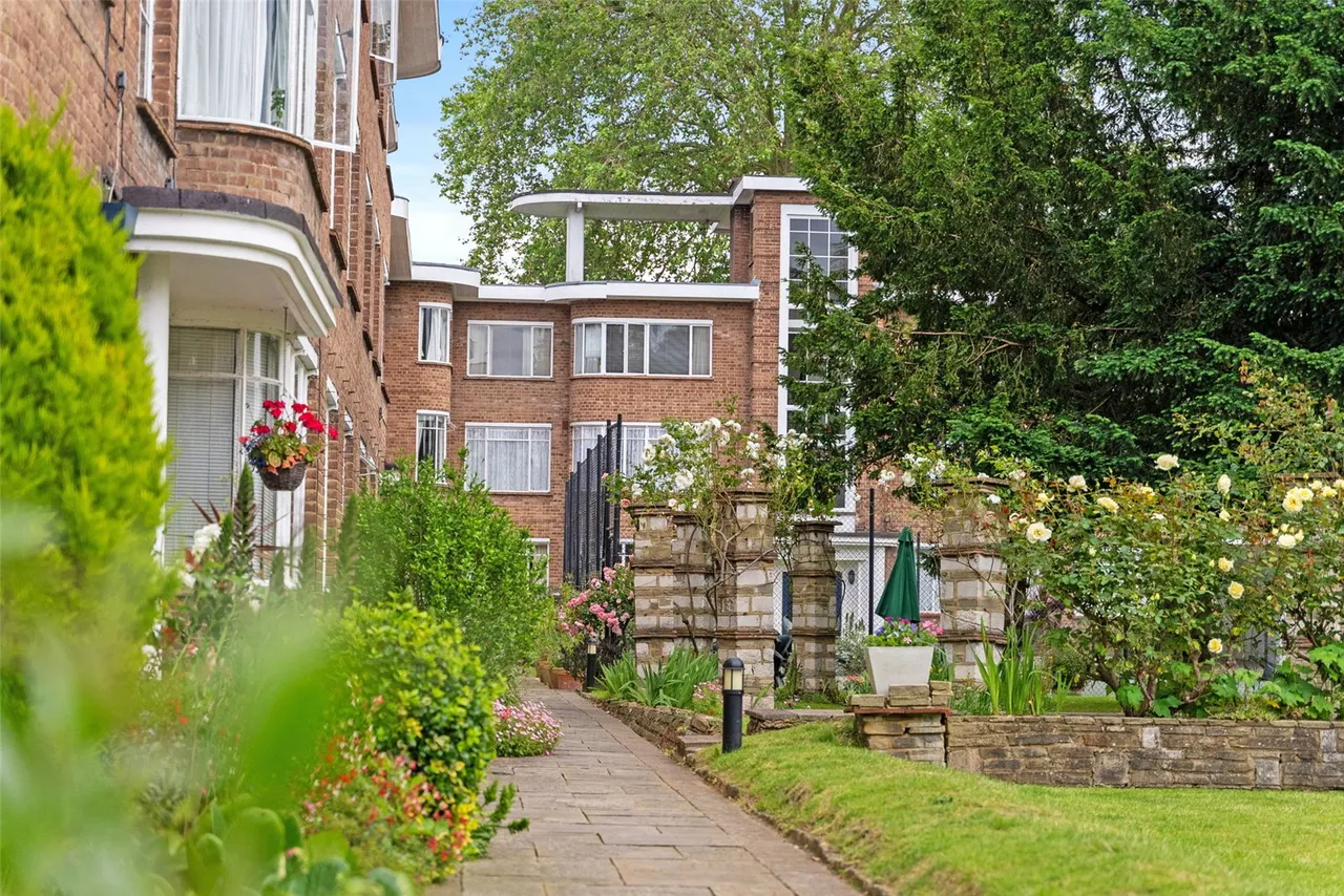 Bridge Road, East Molesey, KT8 9HN, photo 6