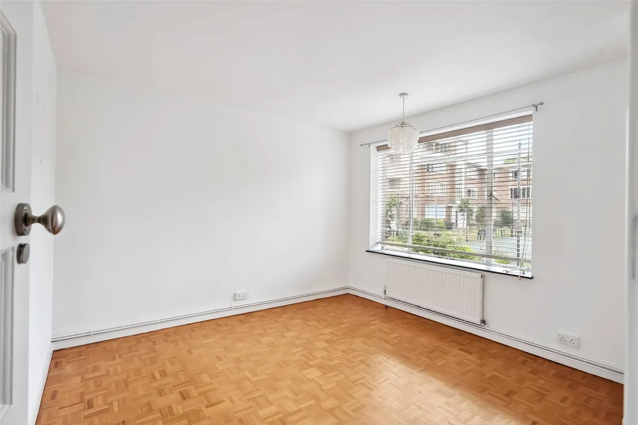 Bridge Road, East Molesey, KT8 9HN, photo 8