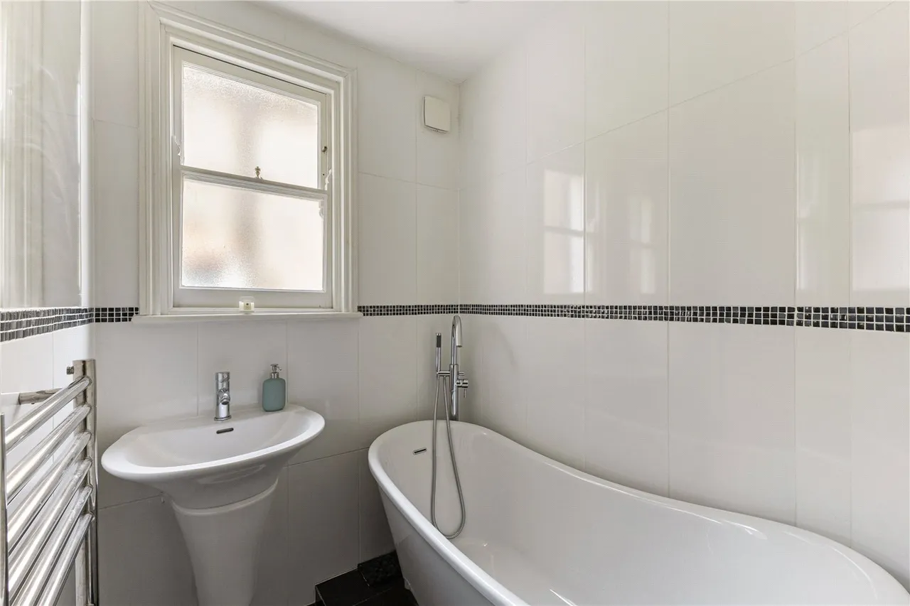 Iveley Road, London, SW4, photo 9